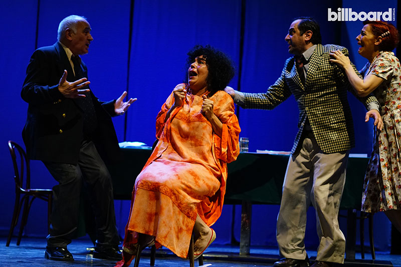 სპექტაკლი „მარტორქები“